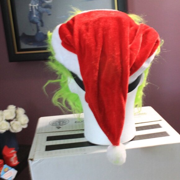 Green Holiday Mask - Picture 3 of 6